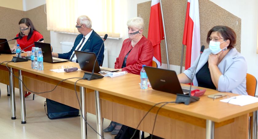 Pojadą obejrzeć wał