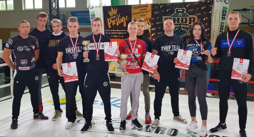 Medale MLKS Spider Złotów i Sporty Walki Piła na Mistrzostwach Polski K-1 