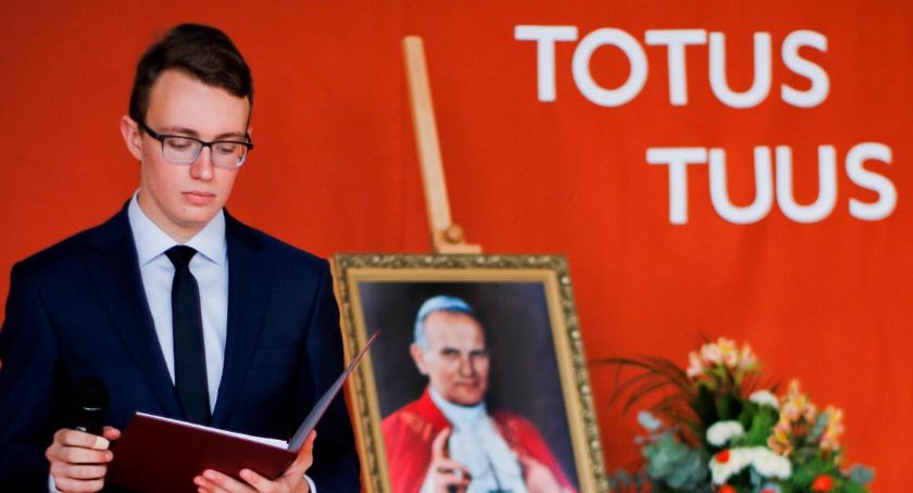 Święto Patrona Szkoły i Święto KEN w ZSE  w Złotowie