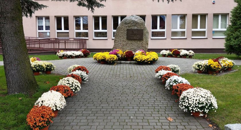 Krajenka przyozdobiona kwiatami