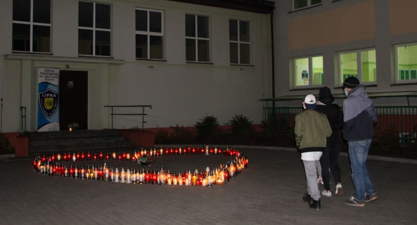 Uczniowie pożegnali Przemysława Bujacza