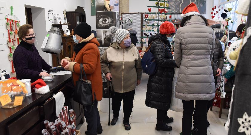 Kiermasz Gwiazdkowy - odwiedź złotowski HelpShop