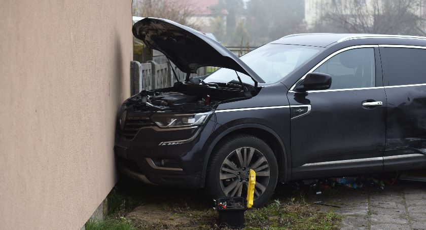Kolizja w Jastrowiu, auto uderzyło w dom