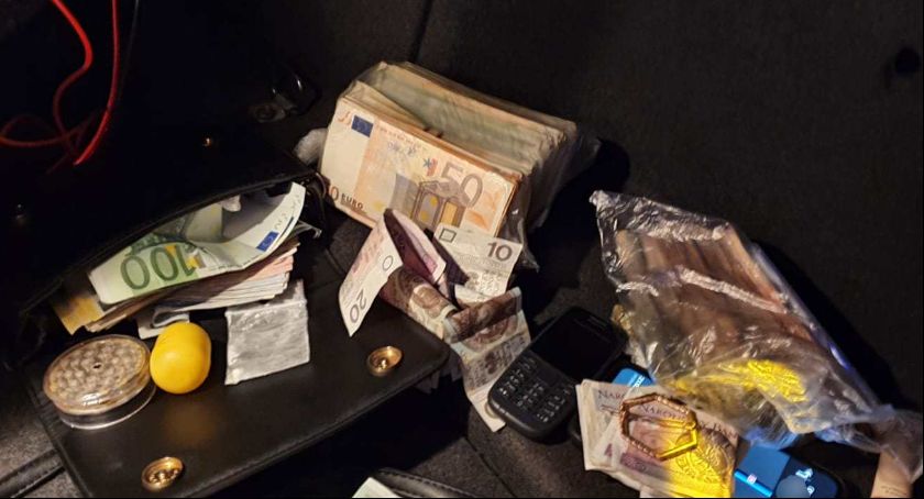 Mieszkanka Okonka oszukana metodą na wnuczka, sprawcy złapani