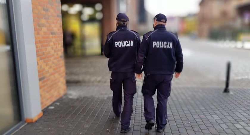 Policjanci skontrolowali galerię handlową i siłownie