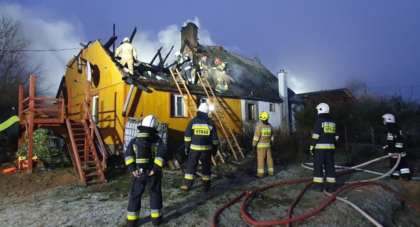 Pożar poddasza budynku w Łąkie