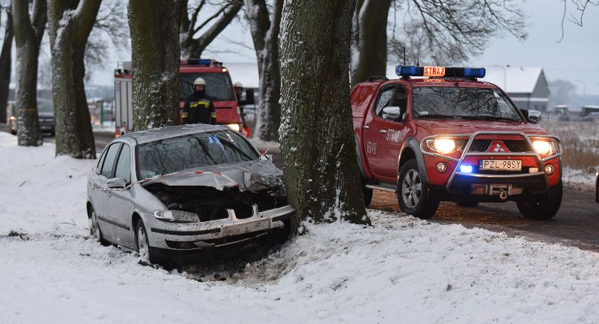 Zderzenie drogowe w Świętej, kierowcy w szpitalu