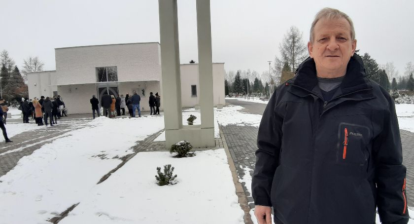 Żałobne kondukty wciąż blokują miasto