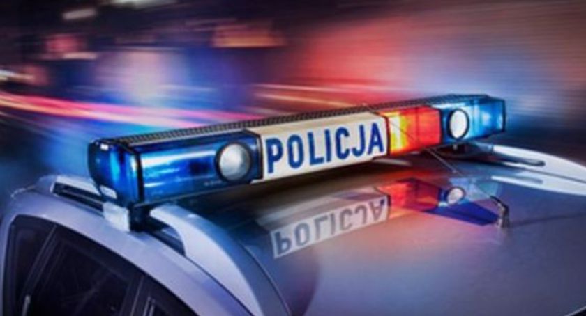 Kobieta wtargnęła pod koła nadjeżdżającego pojazdu