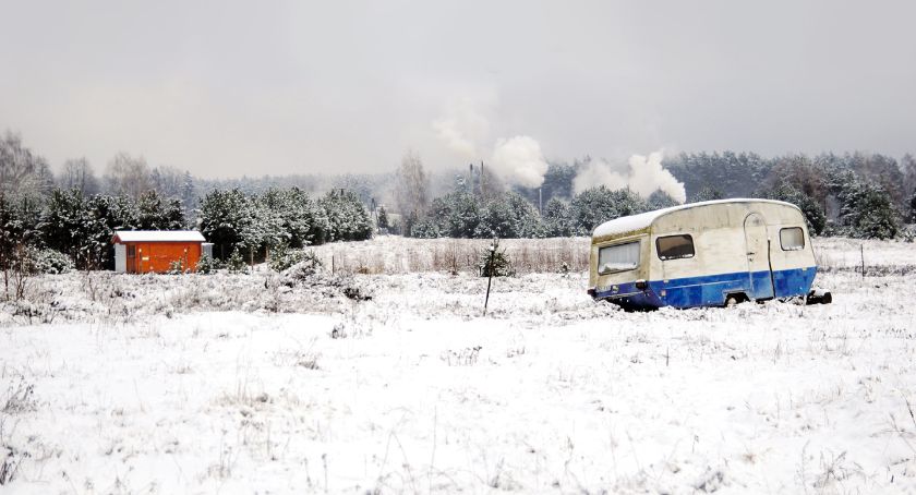 Wiatrak stanął na drodze