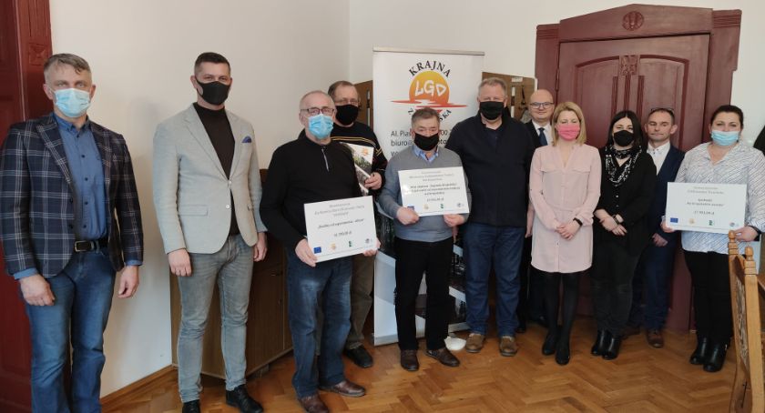 Podpisano umowy w ramach projektu grantowego 