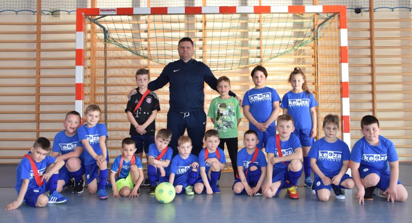 Trening nowej kadry piłkarzy w gminie Tarnówka