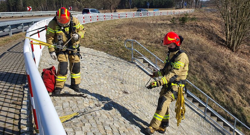 Ćwiczenia i rozpoznania operacyjne złotowskich strażaków