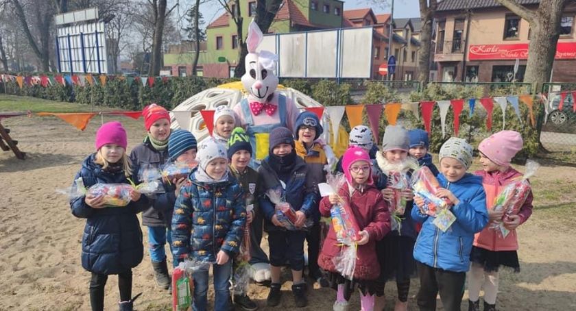Przedszkolaki spotkały się z zającem