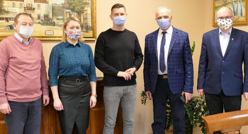 Przebudowa drogi i budowa chodnika