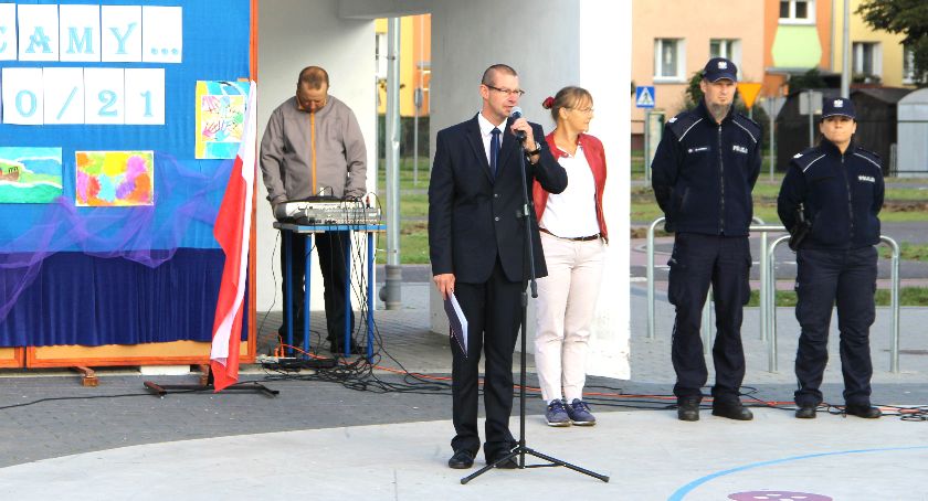 Konflikt o zdalne nauczanie
