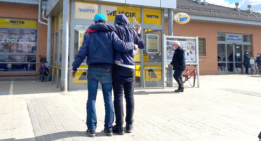 Ludzie boją się bezdomnych