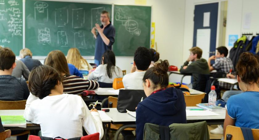 Powrót do szkół i przedszkoli już wkrótce?  