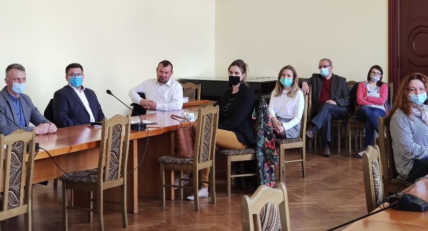 Uroczyste podpisanie umów grantowych w starostwie
