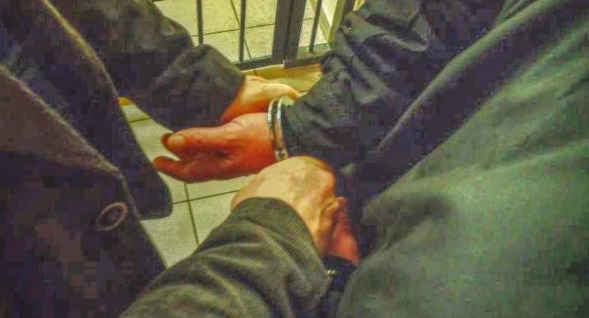 Poszukiwany wpadł podczas kradzieży sklepowej 