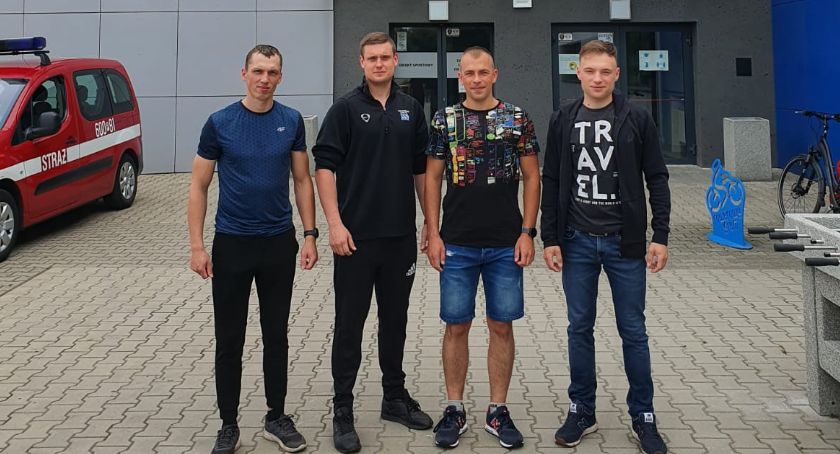 Strażacy ze złotowskiej komendy na zawodach pływackich w Śremie
