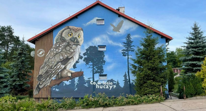 Nowy mural na ścianie tuż przy budynku Nadleśnictwa Jastrowie