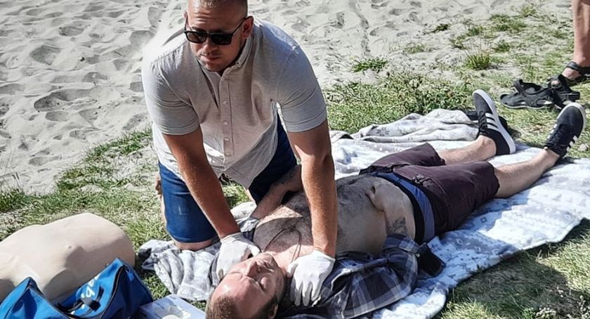 Pokazy pomocy przedmedycznej na złotowskich plażach