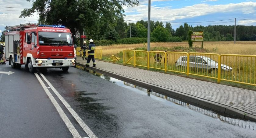 Przysnął za kierownicą
