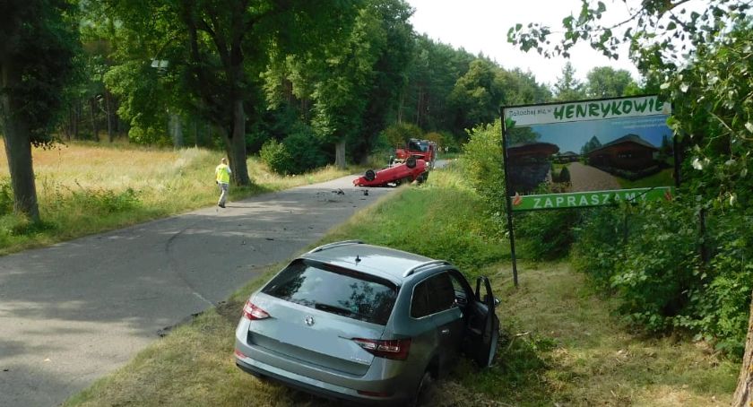 Kolizja trzech samochodów osobowych