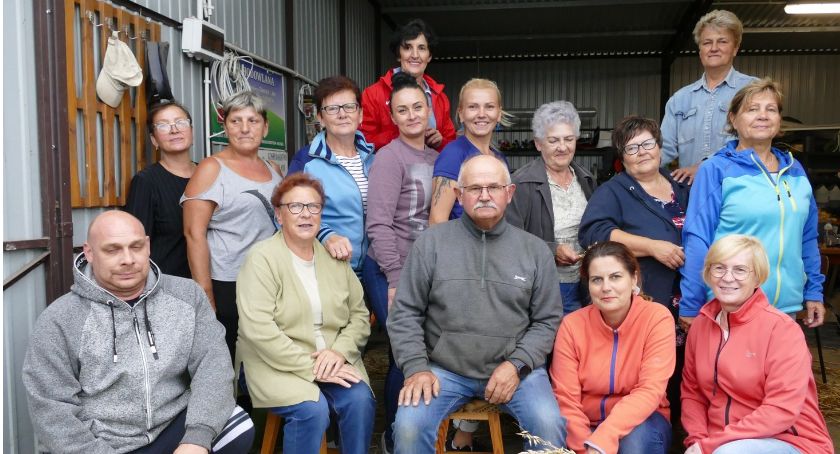 Przy żniwnym wieńcu pracy jest sporo