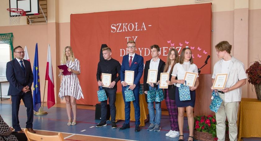 Wygrali pracownię komputerową