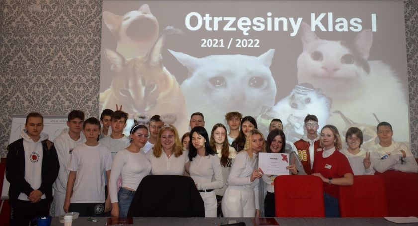 Otrzęsiny klas pierwszych w CKZiU