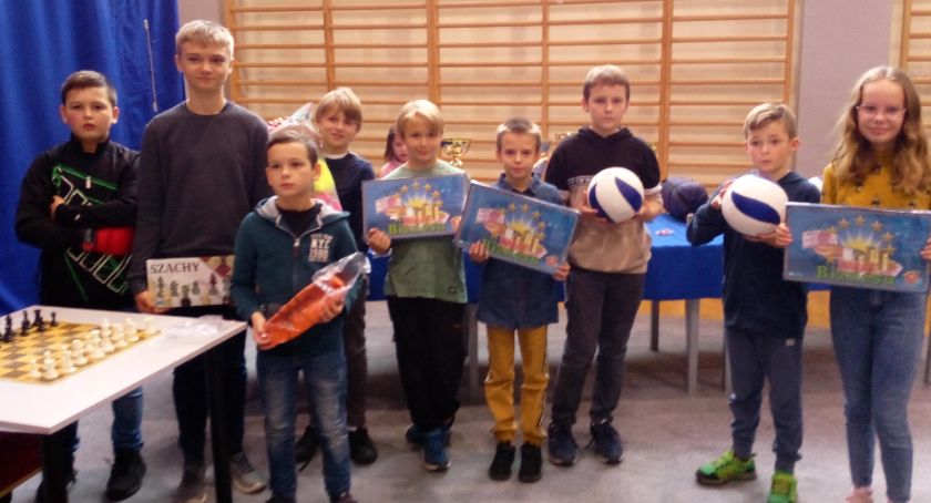 Uczniowie SP nr 1 w Złotowie na I Mroteckim Festiwalu Szachowym