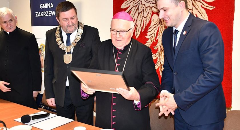 Biskup Paweł Cieślik z tytułem Honorowego Obywatela Gminy Zakrzewo