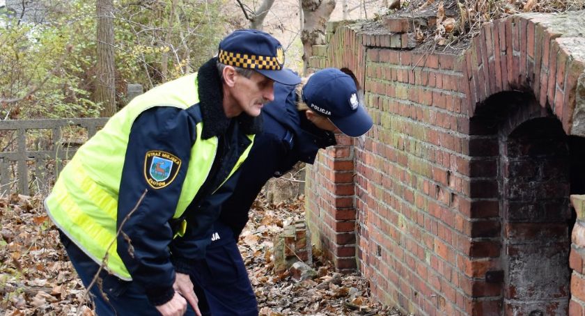 Policja i straż miejska kontroluje pustostany