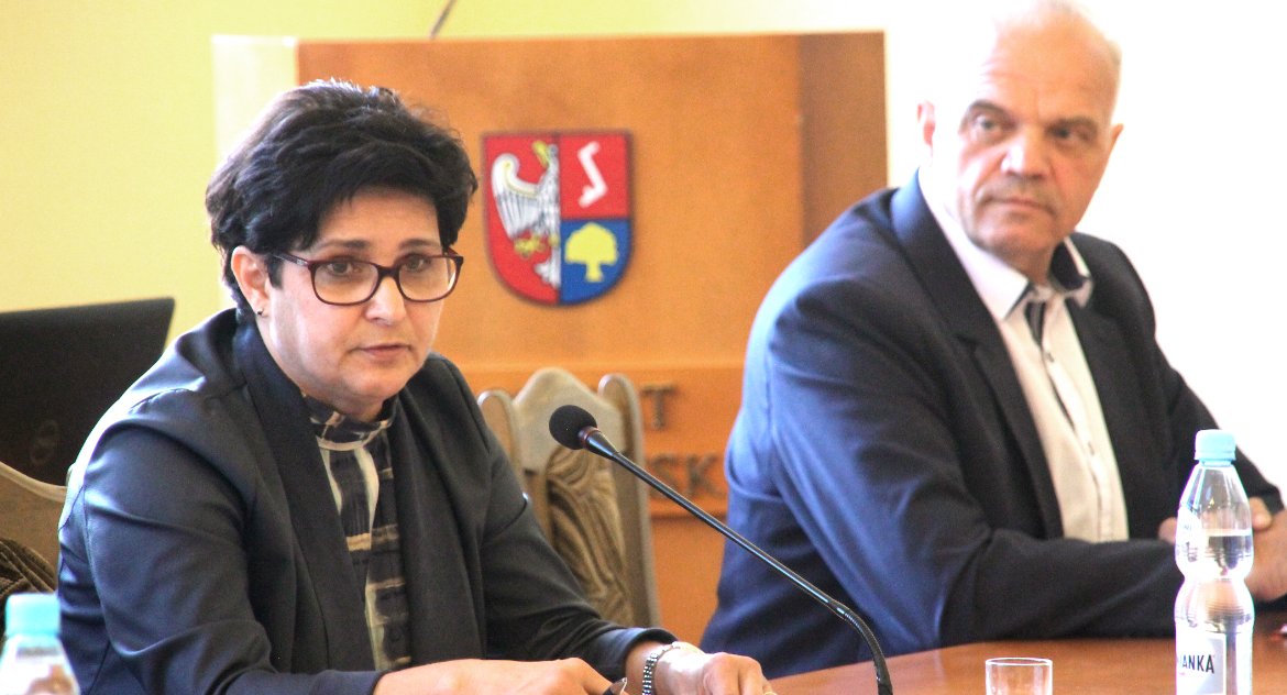 Podwyżki samorządowców – zarobki starosty prawie dwa razy większe!
