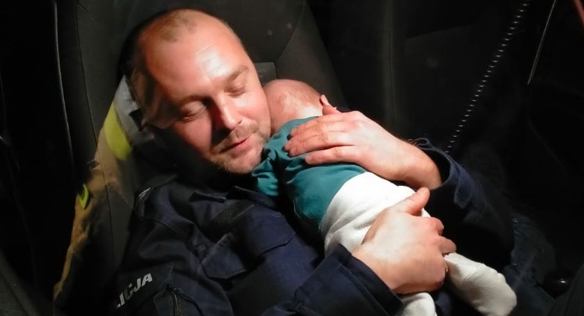 Policjant uratował trzymiesięczne dziecko