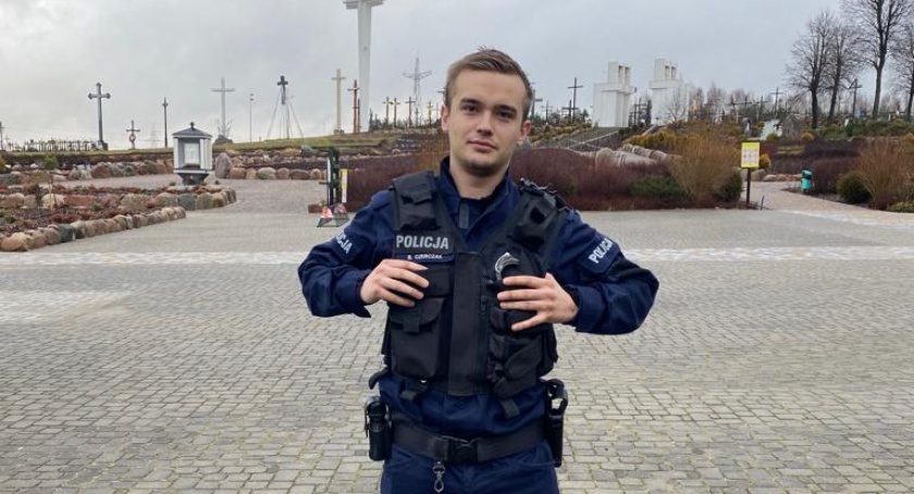 Bohaterski czyn policjanta z komisariatu w Krajence. 