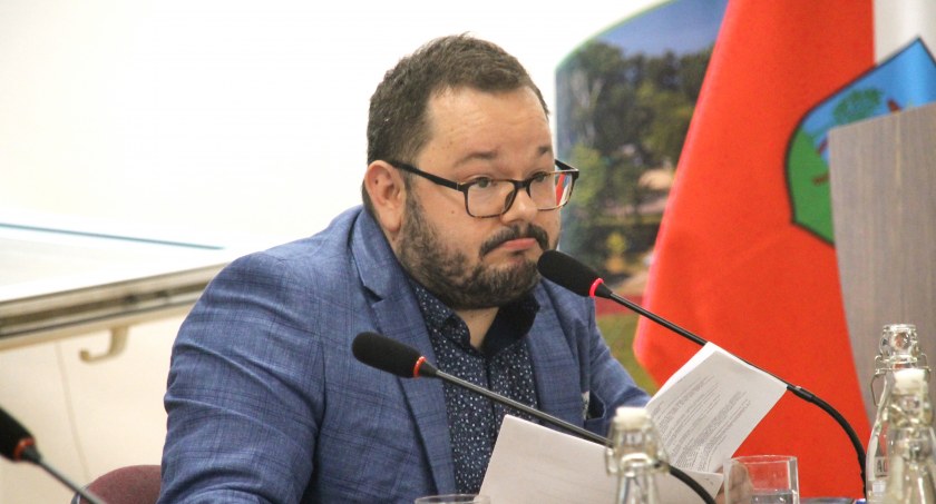 Łukasz Piosik niechlubnym rekordzistą wśród radnych