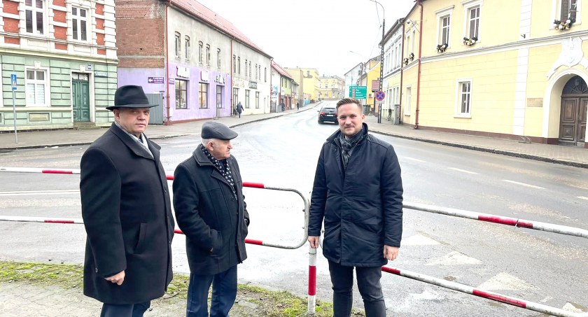 Bogrycewicz wiedział, co robi, stając tam do zdjęcia