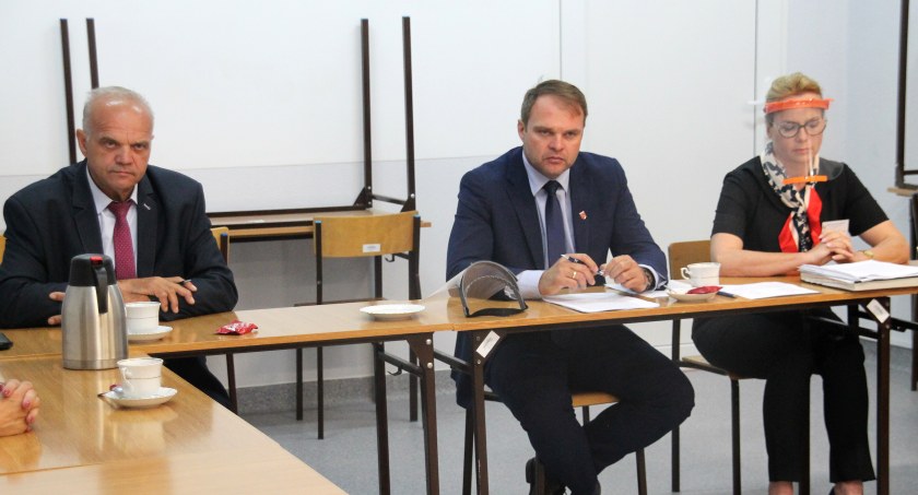 W szpitalu lecą głowy! Starosta mówi o układzie zamkniętym