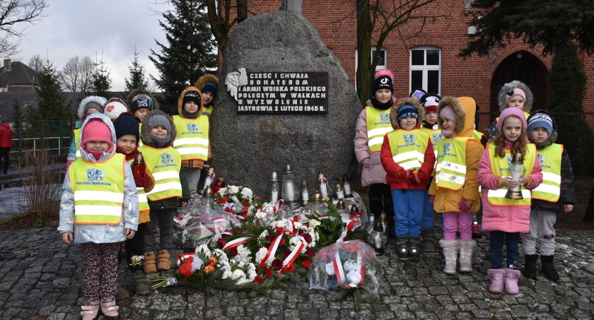 Cześć i chwała bohaterom!