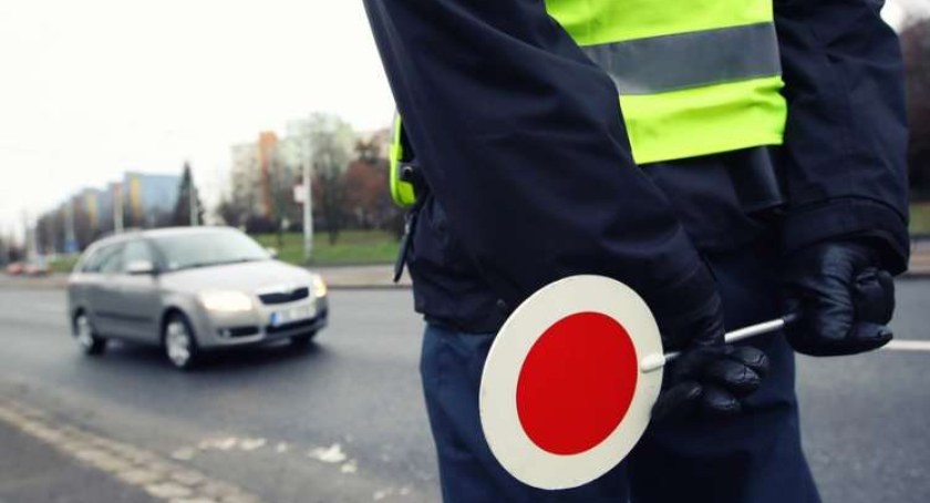 Jeden pijany, drugi ścigany listem gończym - żeby wszyscy przestępcy tak ułatwiali robotę policji