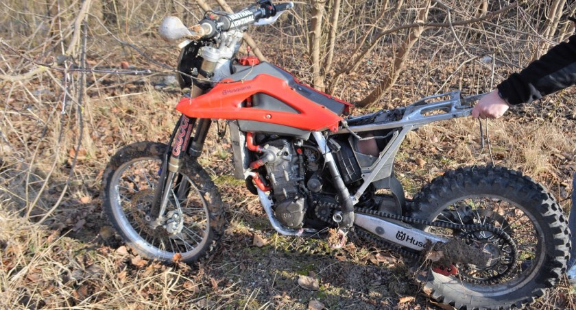 Nie mógł odebrać swoich rzeczy – ukradł motocykl