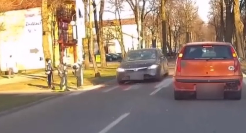 O włos od tragedii na przejściu dla pieszych
