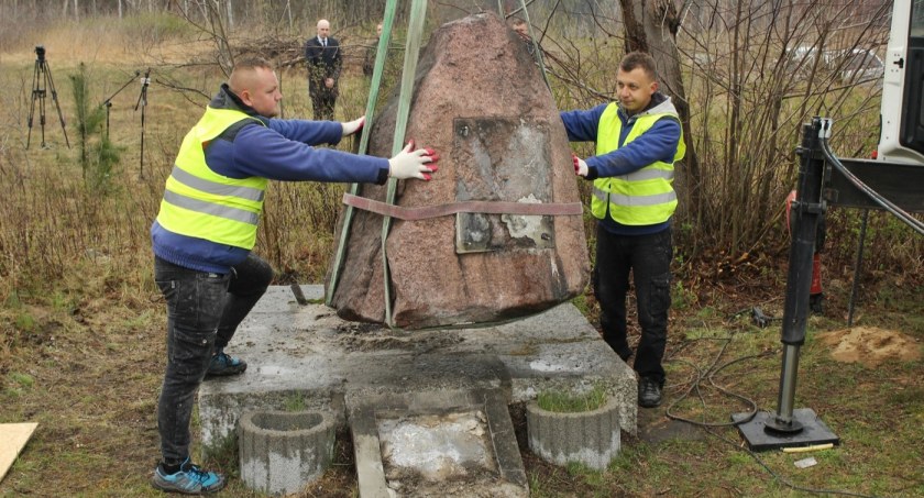 Obelisk w Międzybłociu usunięty