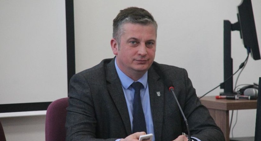 Radni wygrali w sądzie z burmistrzem Pulitem