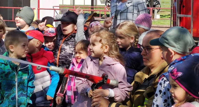 Przedszkolaki z Tarnówki odwiedziły strażaków