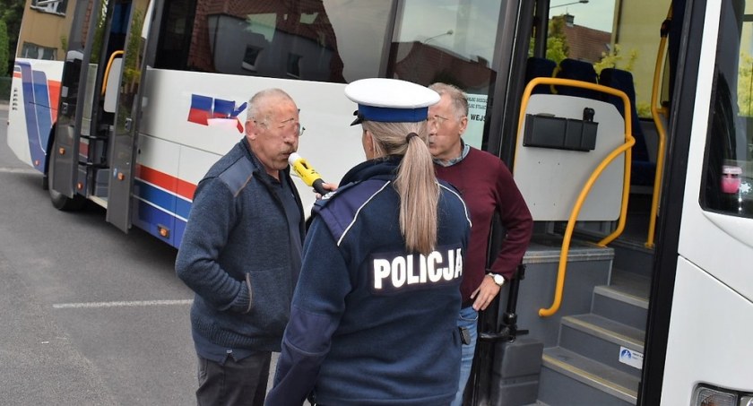 Policyjne kontrole autokarów