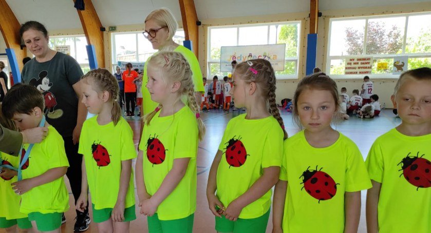Sportowe zawody przedszkolaków w Lotyniu